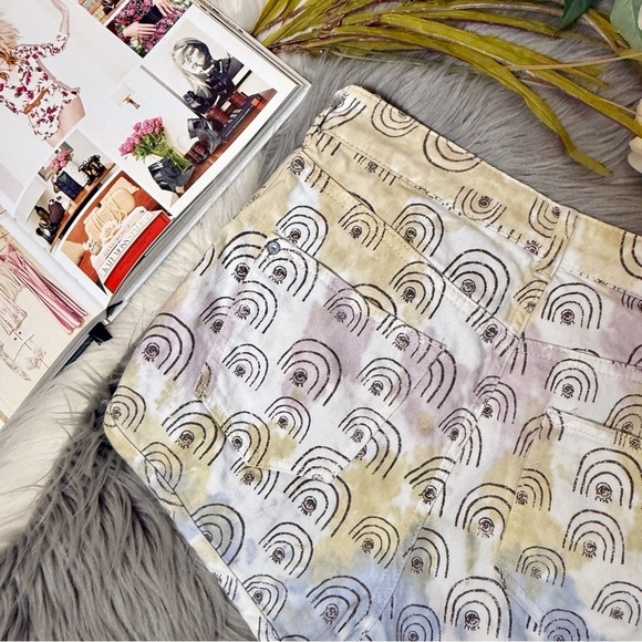 Anthropologie Hannah Leathers Pilcro Dolphin Rainbow Print Denim Shorts Sz 29 - Picture 9 of 11